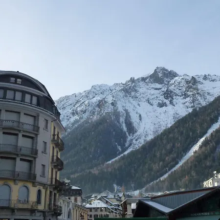 Апартаменты Cozy In With Private Balcony