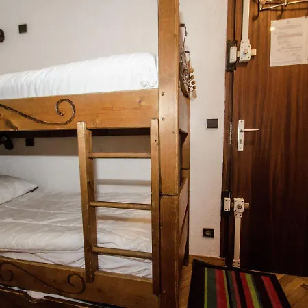 Cozy In With Private Balcony Апартаменты *
