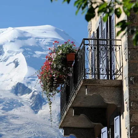 Апартаменты Cozy In With Private Balcony